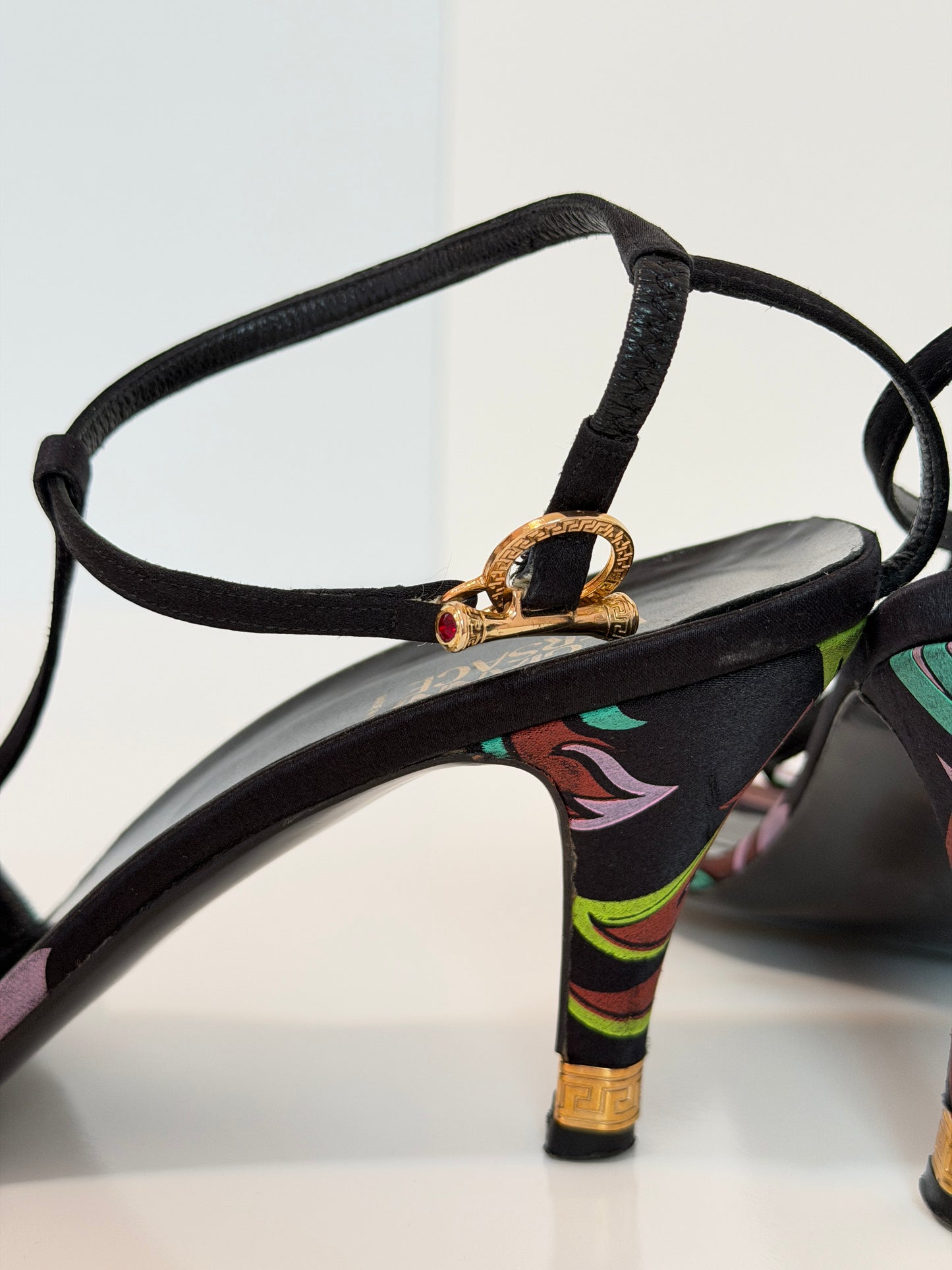 Gianni Versace satin printed T-bar sandals - size 9