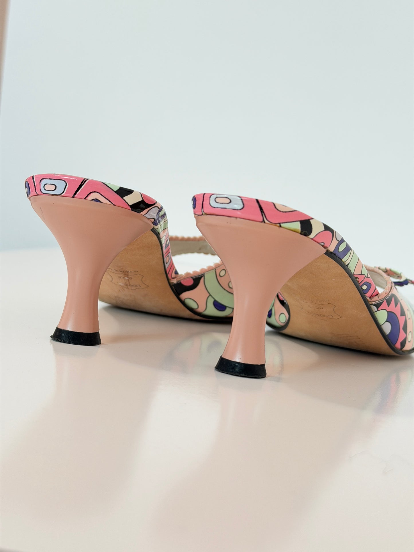 Stuart Weitzman Y2K pop art slide - size 8.5