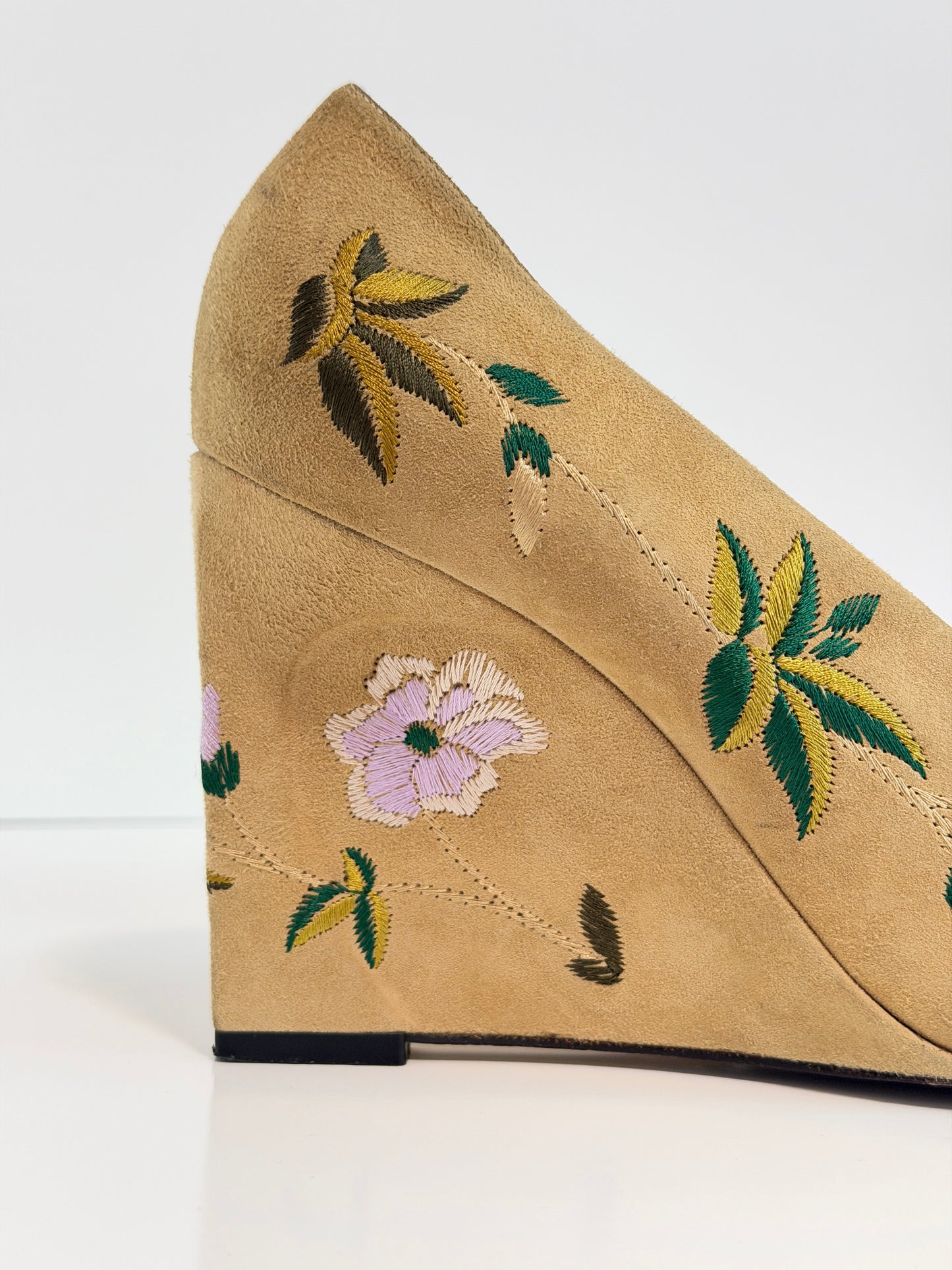 Fendi floral embroidered wedges - size 10