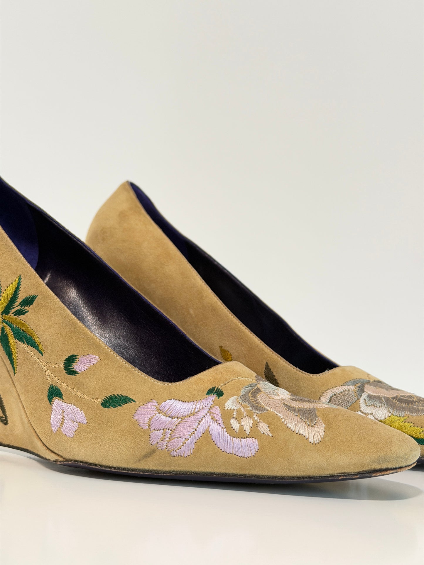 Fendi floral embroidered wedges - size 10