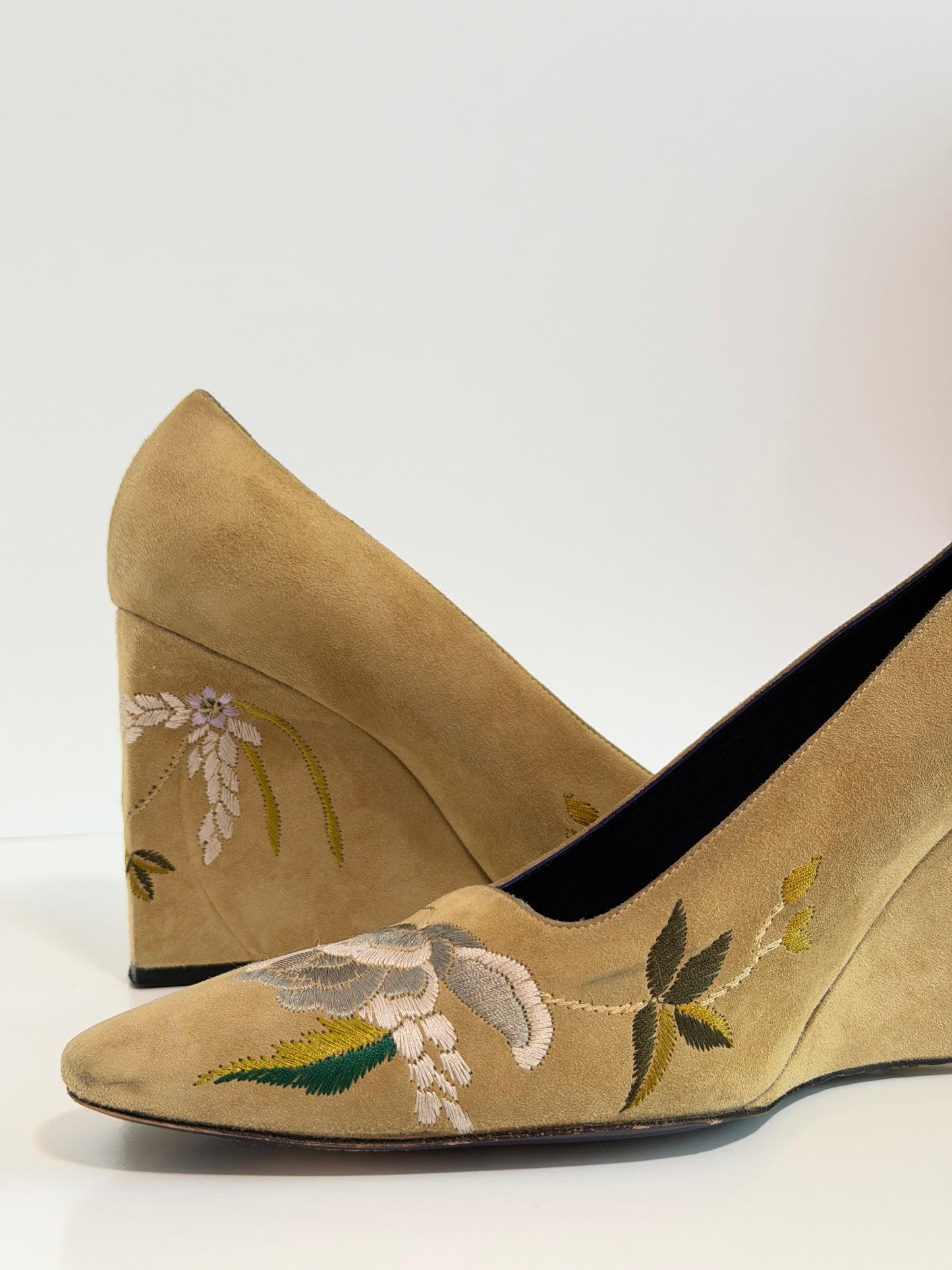 Fendi floral embroidered wedges - size 10