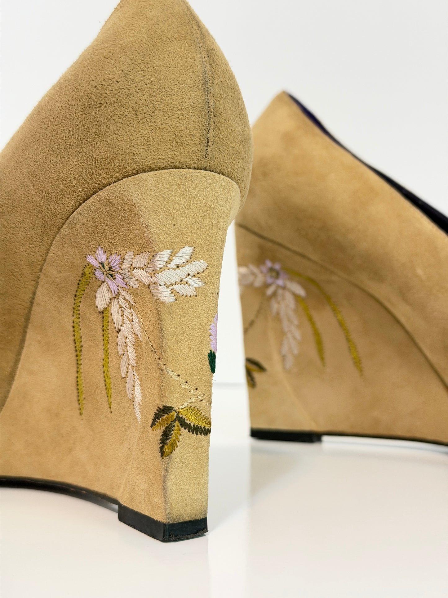 Fendi floral embroidered wedges - size 10