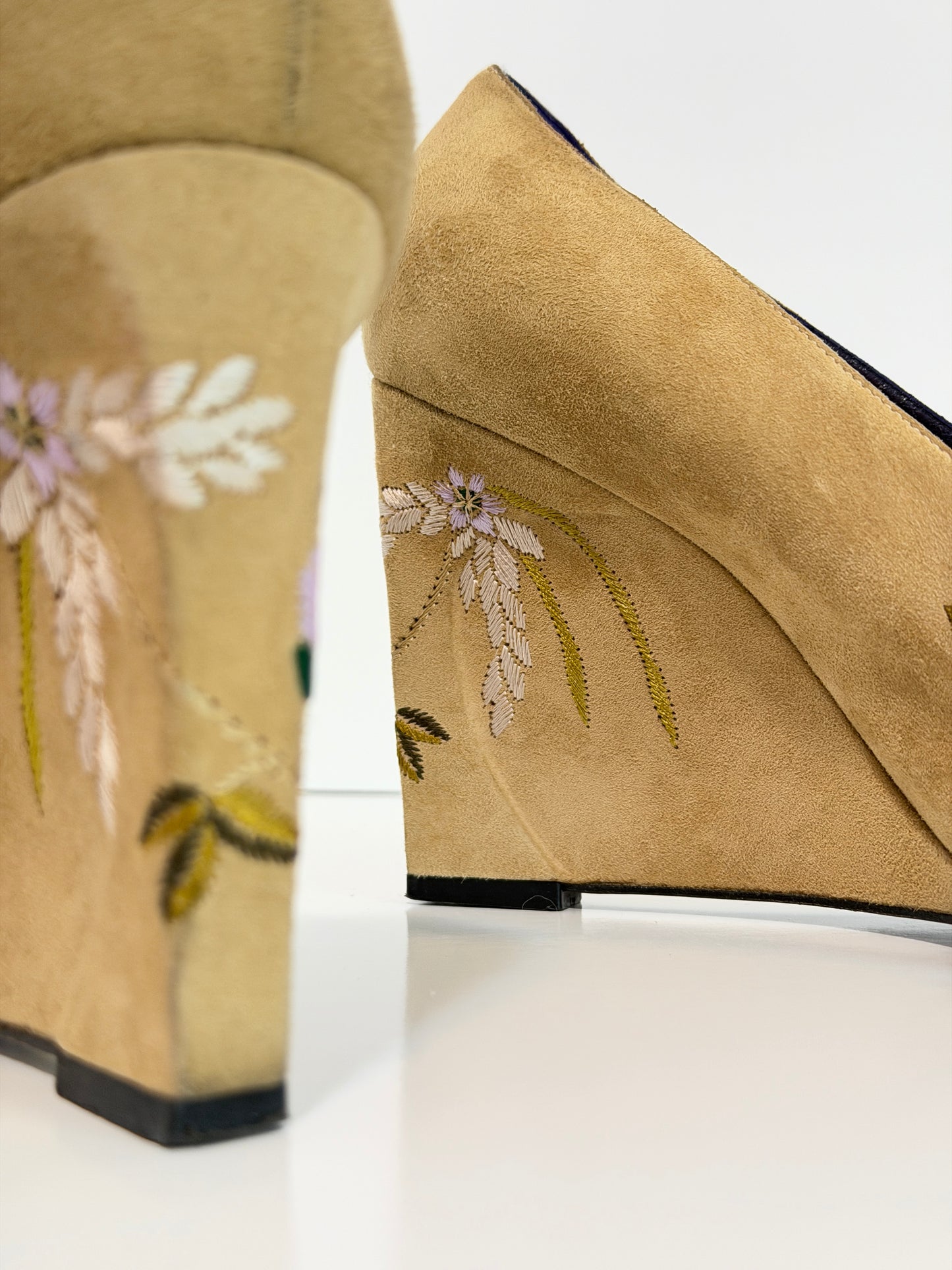 Fendi floral embroidered wedges - size 10