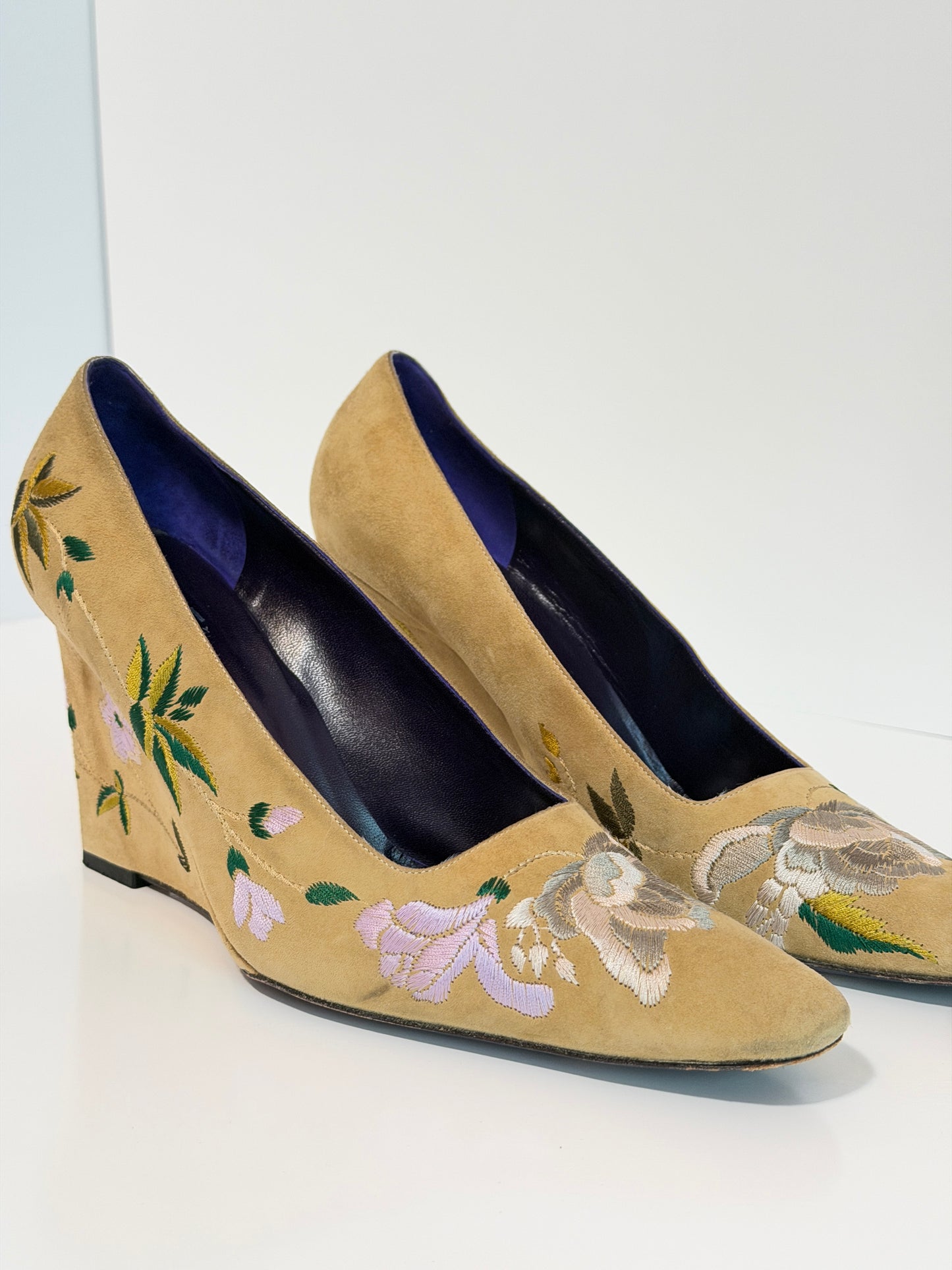 Fendi floral embroidered wedges - size 10