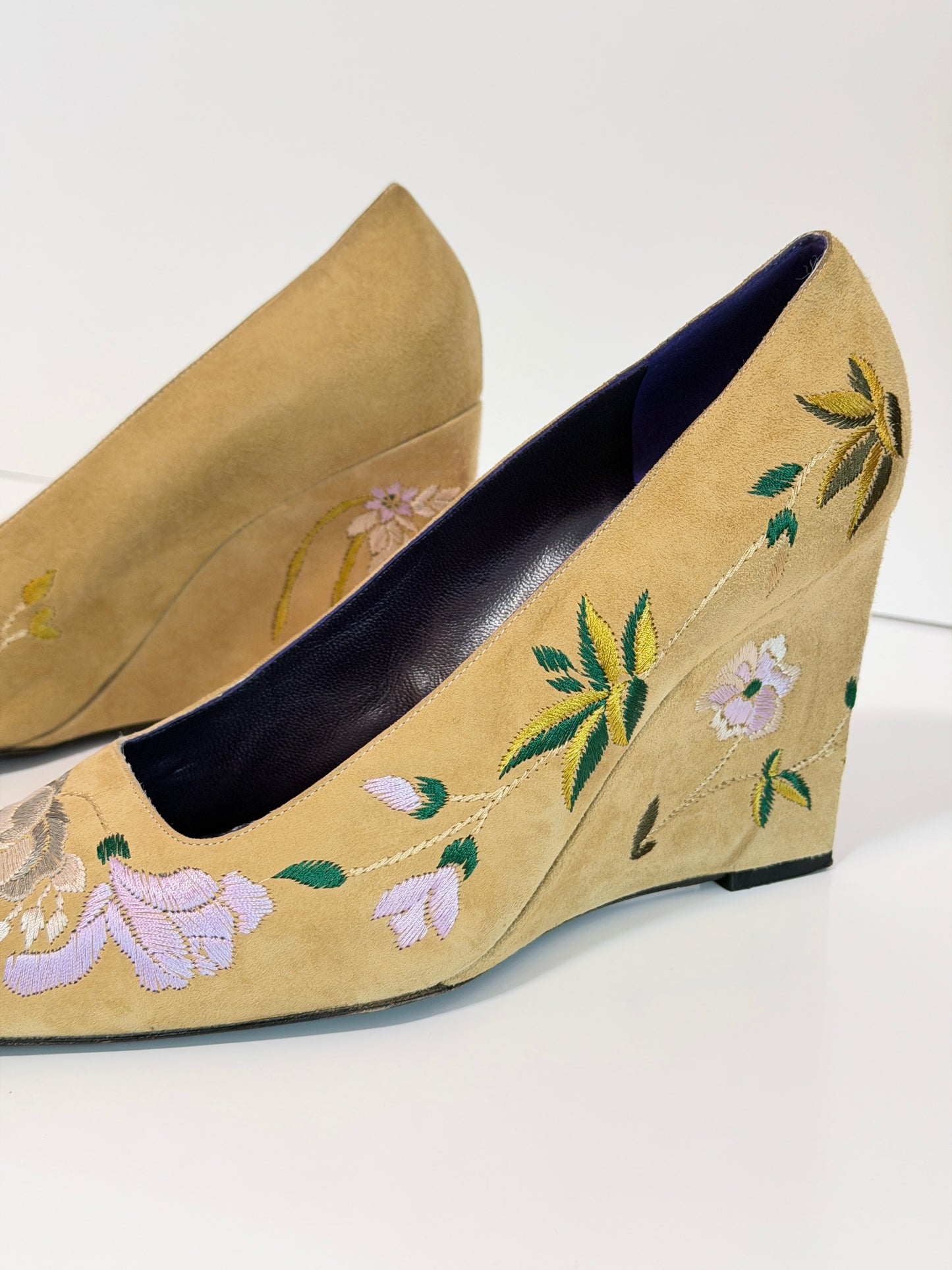 Fendi floral embroidered wedges - size 10