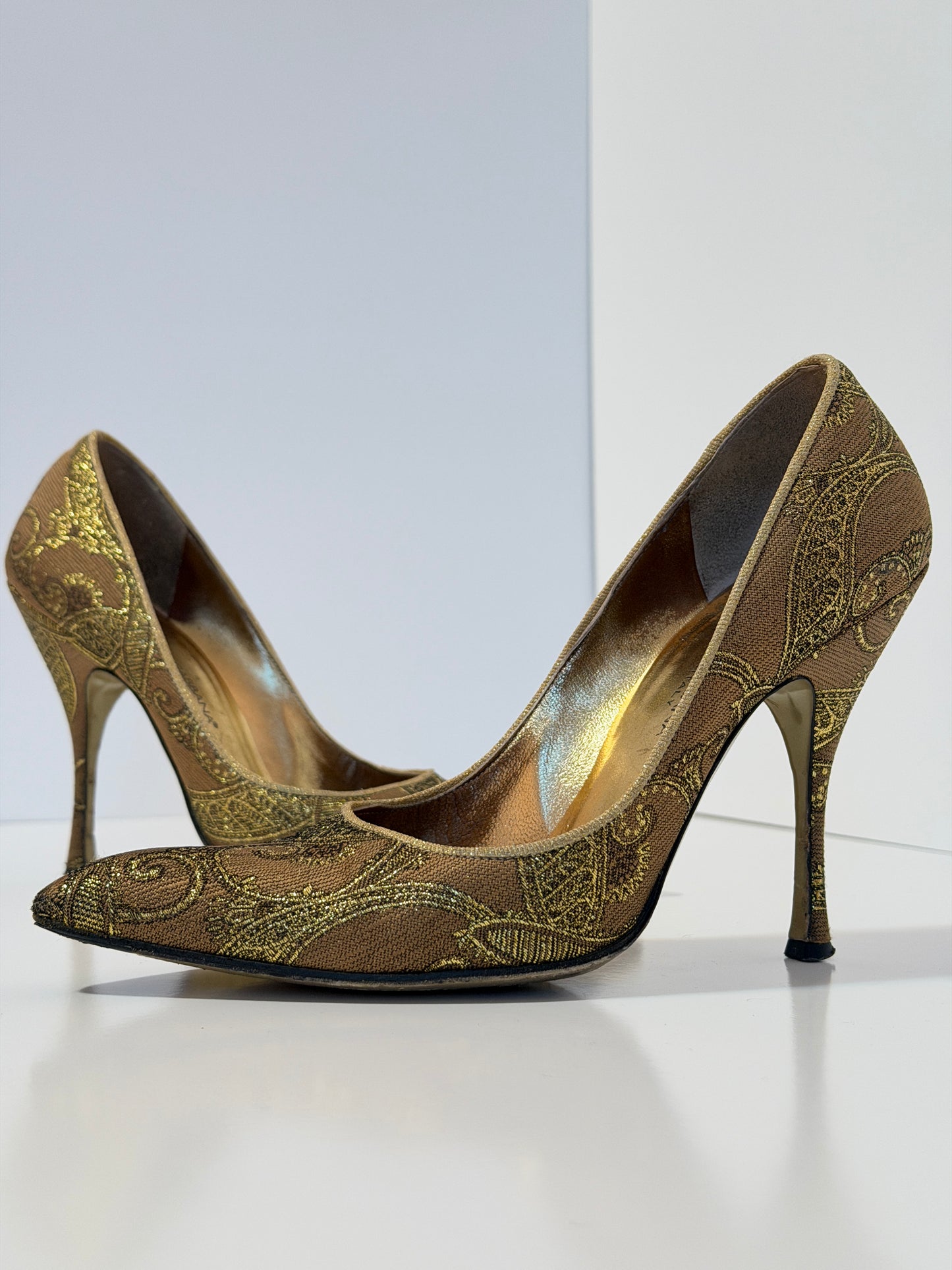 Dolce & Gabbana gold brocade heels - size 7.5